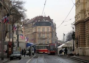 Električková barikáda na Jesenského a Mostovej