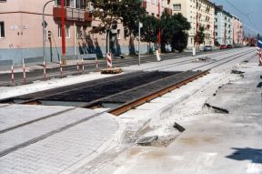 Počas modernizácie Vajnorskej radiály sa zrejme vybuduje náhradná jednokoľajná trať