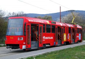 Na Vinohradoch zastavuje linka 7 bližšie ku stanici