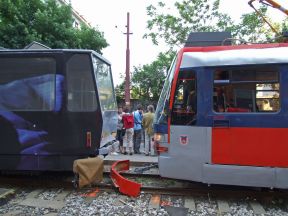 Zrážka električiek sa zaobišla bez väčších škôd