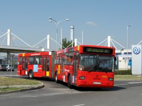 Ďalšie TAM-BUSy s červeným náterom a popisom LBC