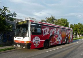 Ikarus 415 s reklamou na pivo Corgoň