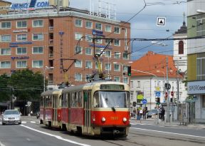 Vypnuté Kamenné nám. šetrí električkám desiatky sekúnd