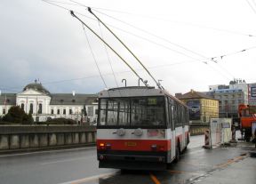 Krátkodobé neobsluhovanie zastávky Hodžovo nám. v smere na Kollárovo nám. (4.2.2012 08:00 – 13:00)