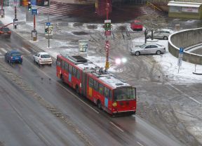 Mimoriadne: Trolejbusová doprava je nahradená autobusovou, autobusy a električky premávajú nepravidelne