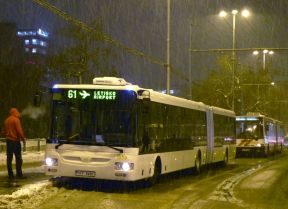 Výrobca zapožičal DPB kĺbový autobus SOR NB 18