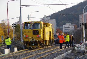 Obnovenie električkovej dopravy do Dúbravky sa presúva na neurčito