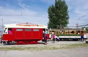 Zbierku historických bratislavských električiek zdobia tri vynovené klenoty