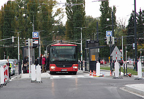 Mimoriadne: Prerušená premávka električiek v Karlovej Vsi