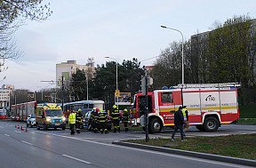 Mimoriadne: Prerušená premávka električiek v Karlovej Vsi