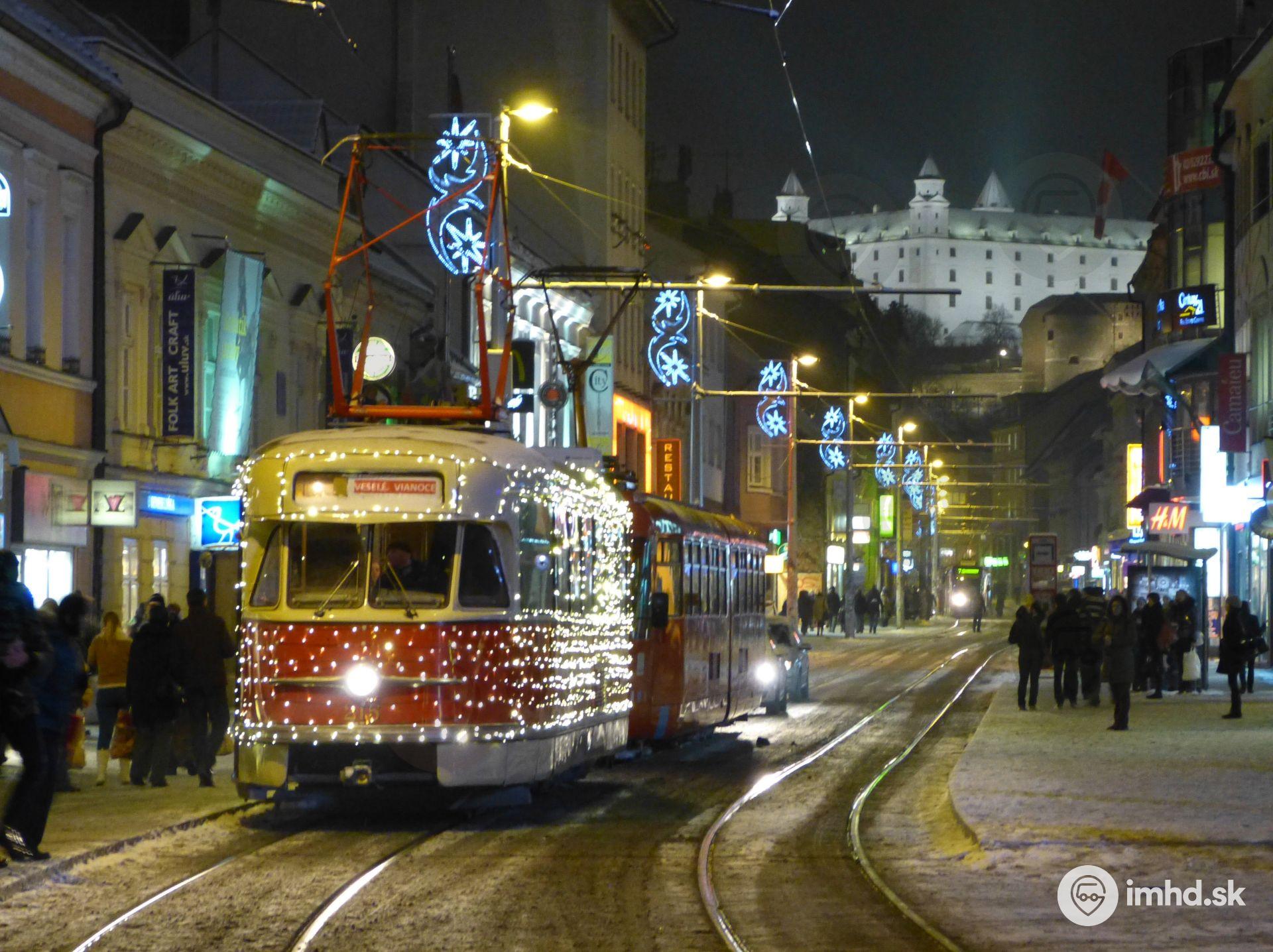 Vianočná električka #215