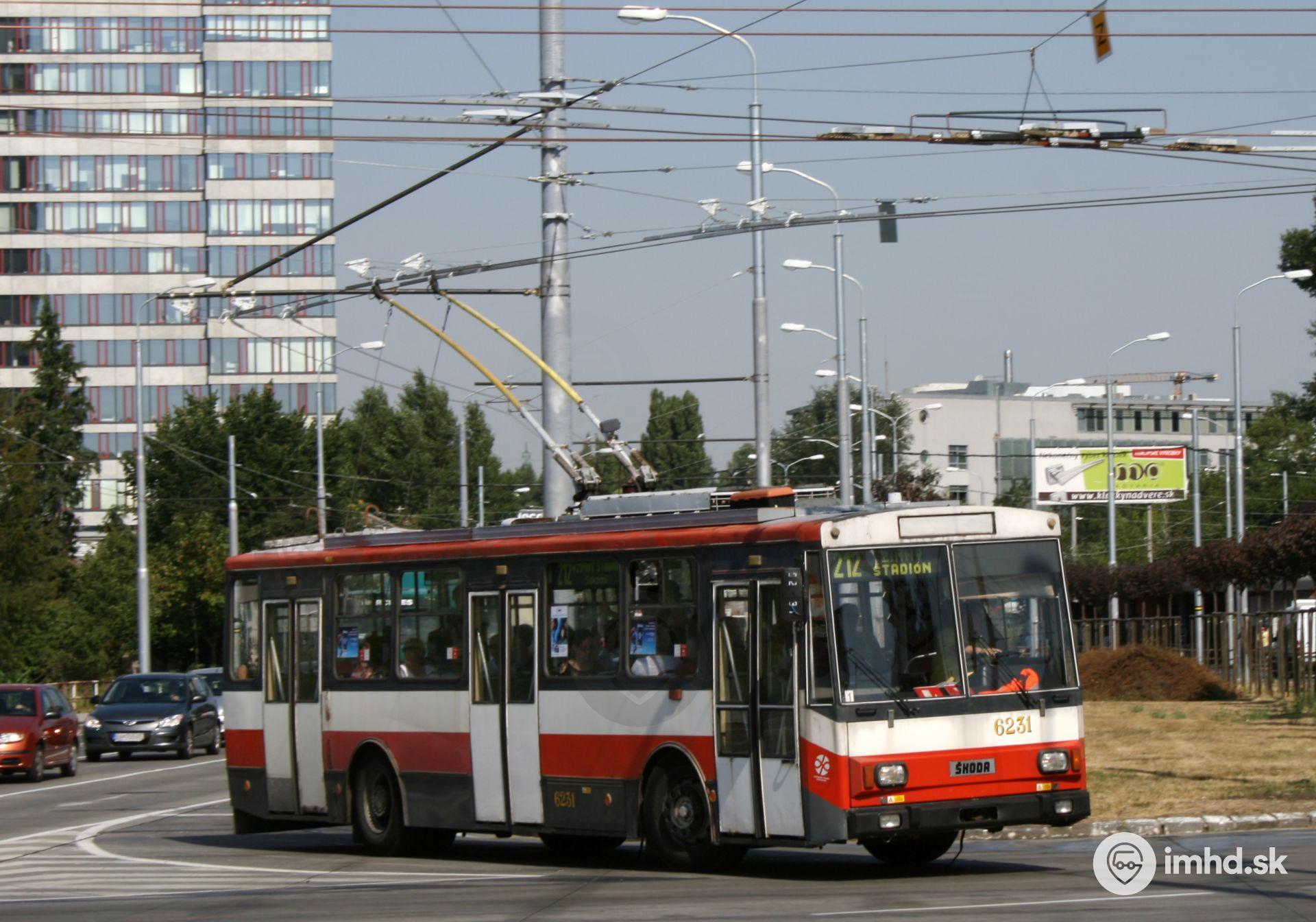 Vyťažená linka 212 v novej trase cez Patrónku