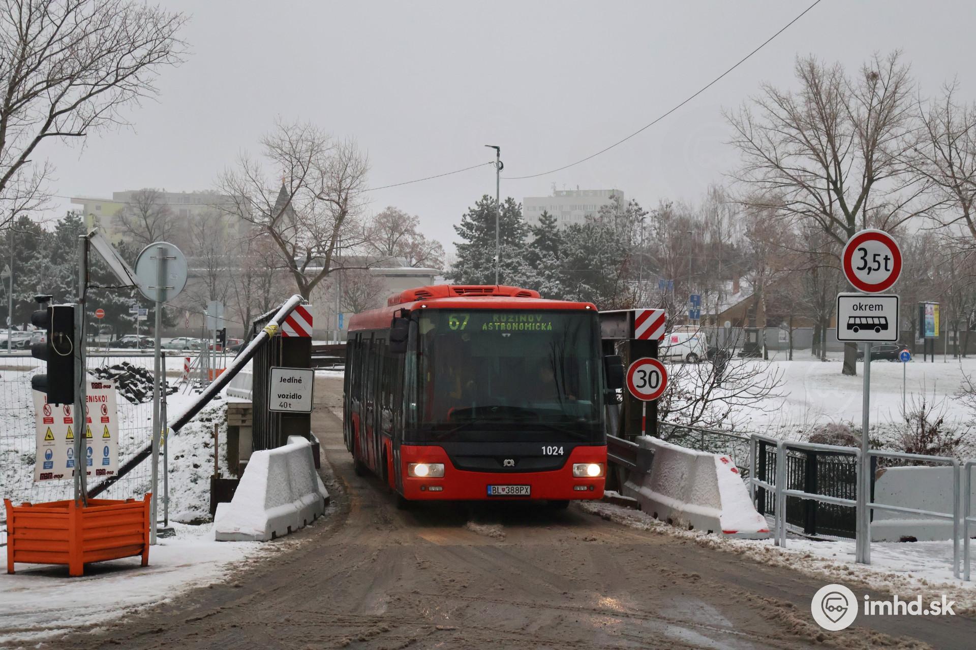 Vjazd na dočasný most majú povolené len autobusy a záchranné zložky