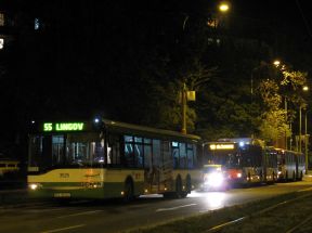 Posilnenie dopravy do hokejového mestečka v amfiteátri (4. – 12.5.2013)