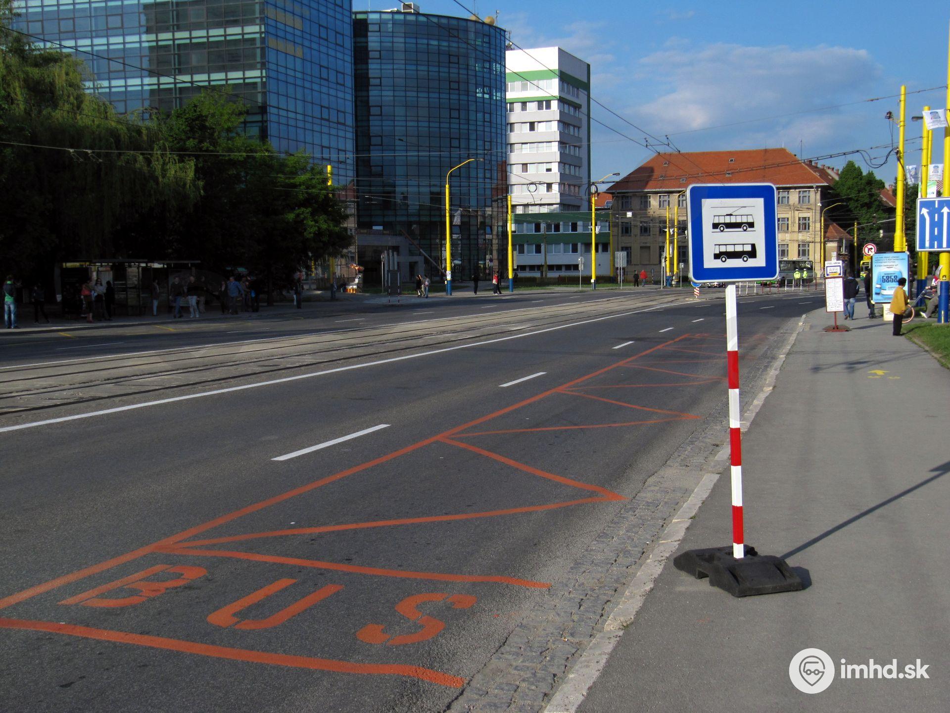 Štúrova ul., zastávka Krajský súd / Steel aréna