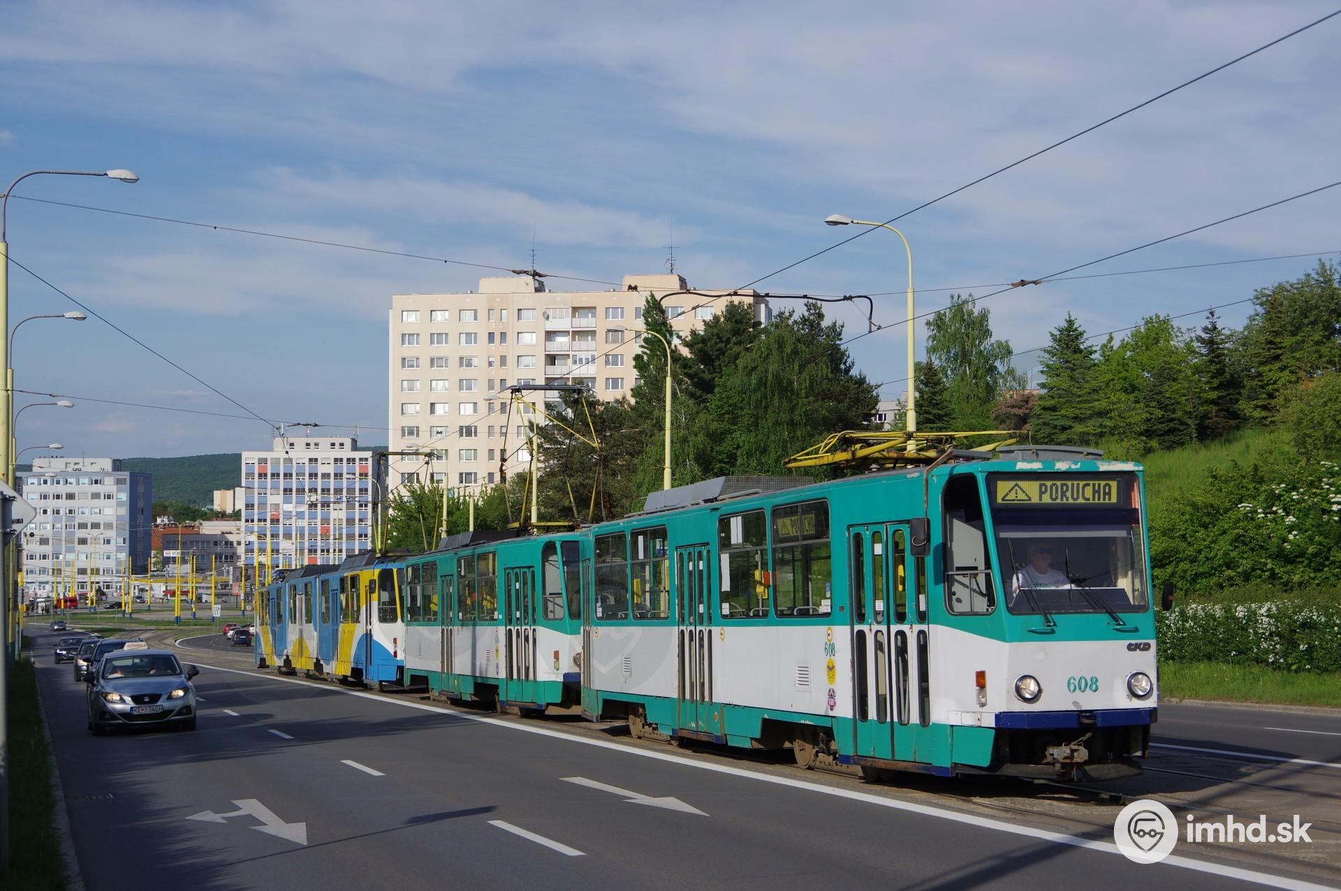 Impozantná súprava električiek Tatra T6A5+T6A5+KT8D5 #608+609+538