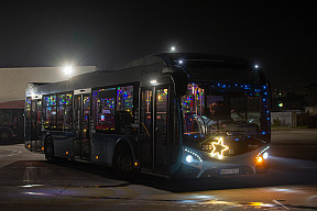 Vianočný autobus opäť v premávke na linkách MHD